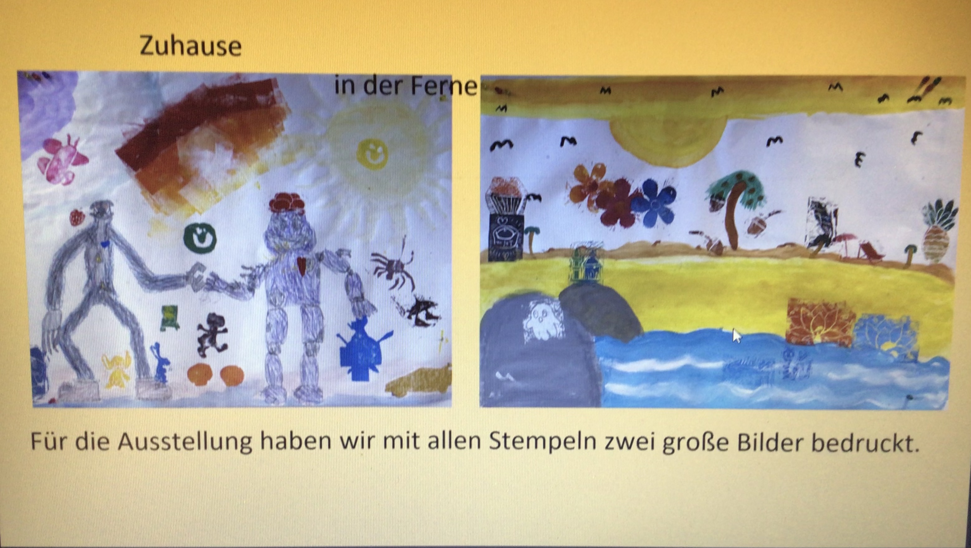 Zwei Bilder, zum Thema „zu Hause - in der Ferne“, gestaltet mit Stempeln. Das linke Bild zeigt Menschen, groß und klein, die sich an der Hand halten, einen Schmetterling, eine Sonne und eine große Flagge. Das rechte Bild zeigt einen Strand und Meer, die Sonne, Felsen, eine Palme, eine Ananas und eine Strandbar. © Nora Leiner